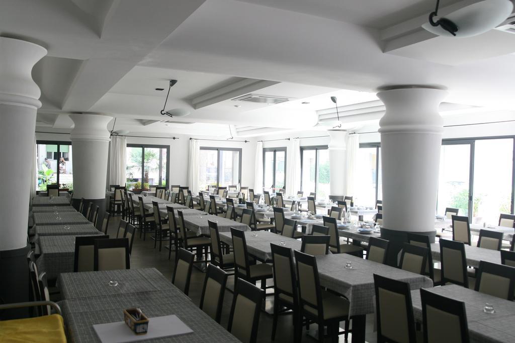 Hotel Stanchini Bellaria-Igea Marina Exteriör bild