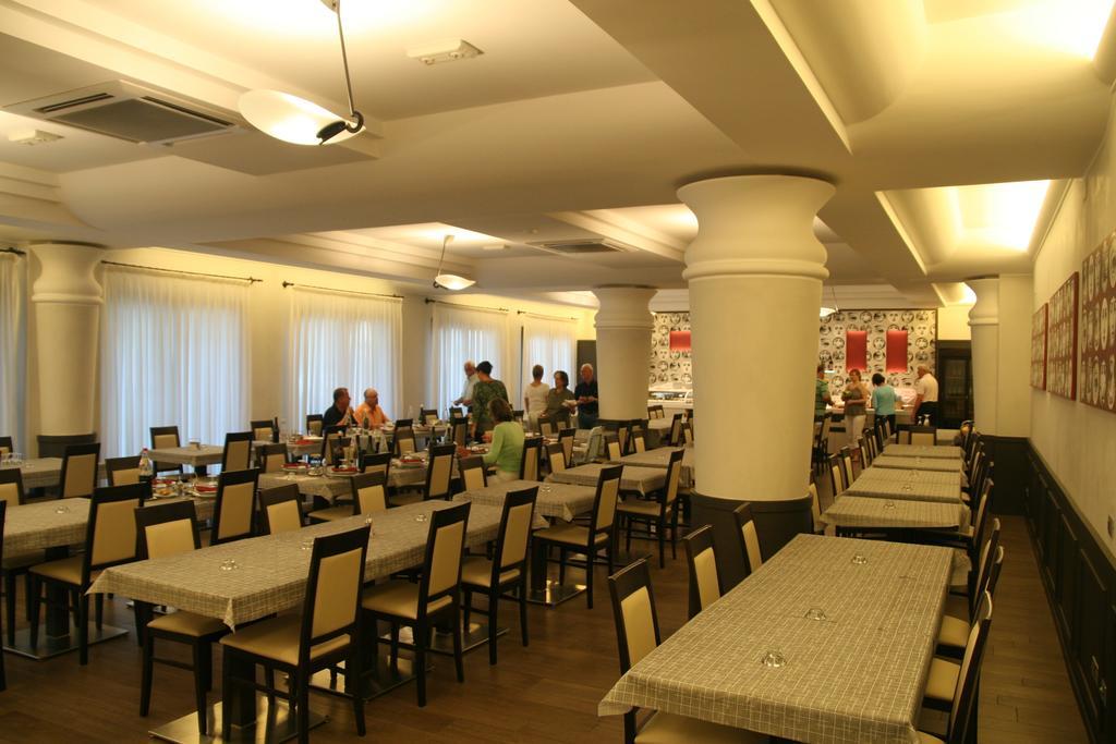 Hotel Stanchini Bellaria-Igea Marina Exteriör bild