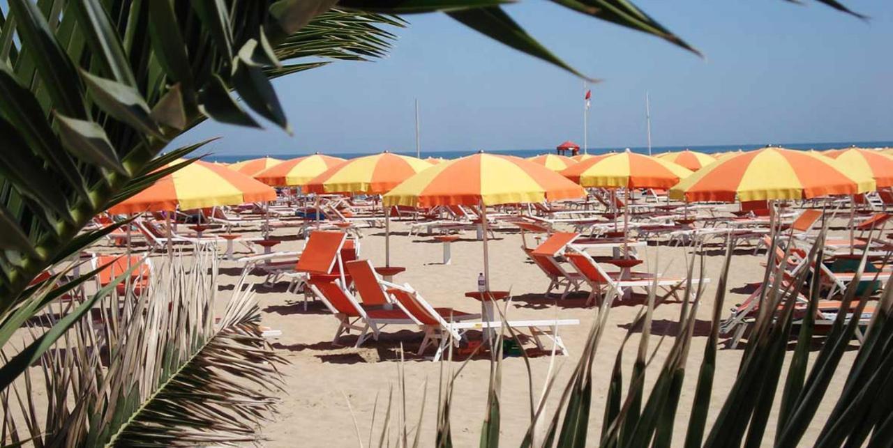 Hotel Stanchini Bellaria-Igea Marina Exteriör bild